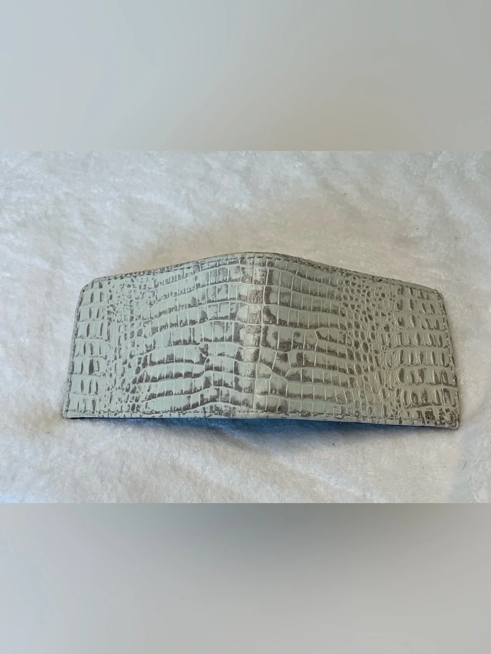 Men's Genuine White Crocodile Hornback Bifold Wallet w/Ostrich Leather Interior.